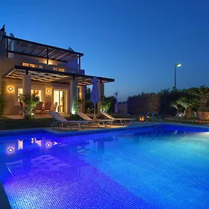 Evergreen Seaside With Private Pool *