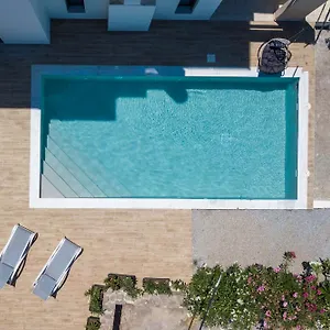 Laila Villa