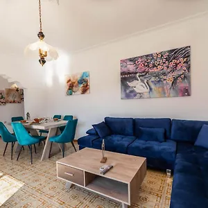 Semesterbostad Achilleas House *