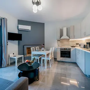 아파트 Iliada Luxury Sea View *