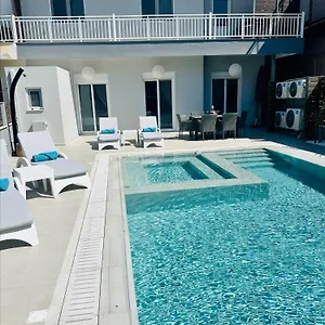 Flev's Luxury House With Pool Holiday home