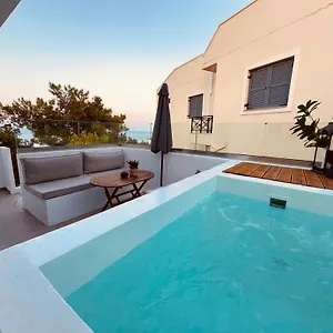 Theros Luxury Holiday home *