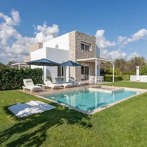 New Brand Villas: Beachside Retreat With And Heated Pool Villa Haraki