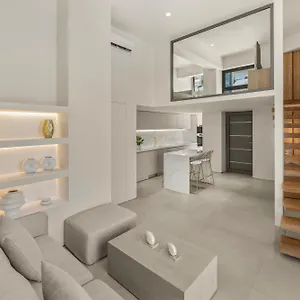 Luxury In Simplicity , Nature's Touch , Mezzanine 아파트 Rhodes City