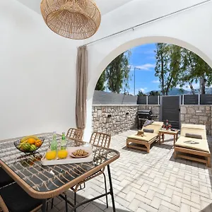 Kimia Luxury * Κολύμπια