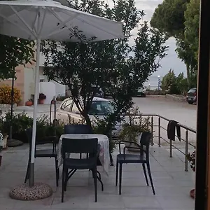 Tsampikas House *