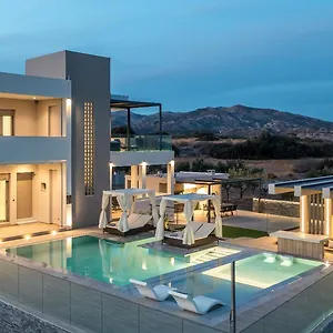 Grand Aqua Luxury By Mintzi * Gennadi