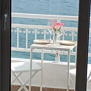 Serene Ocean Apartment
