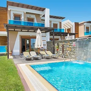Villa Horizon Line