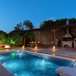 Antico Rosso Villa *