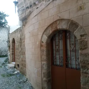 In The Center Of The Medieval Town,very Economical Apartment