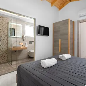 L & C Boutique Apartahotel