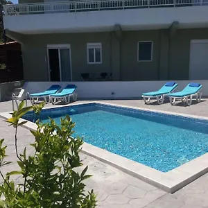 Apartment Greek Style Ground Floor & Pool