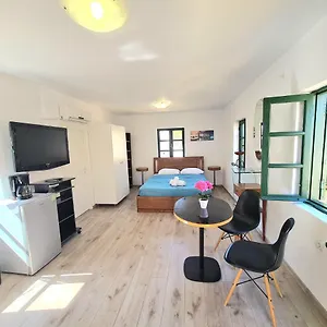 Elegant Traditional Suites & Lägenhet *