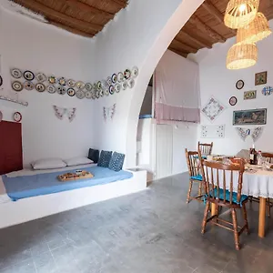 Semesterbostad Ftieni Traditional House