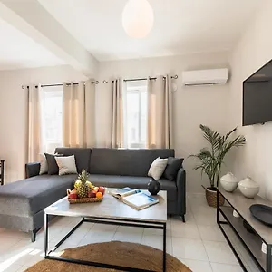 Emelia Cozy Rhodes City