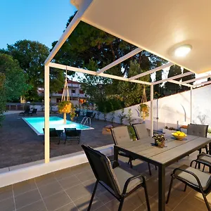 Ixian Bliss Pool Ιαλυσός Ρόδος