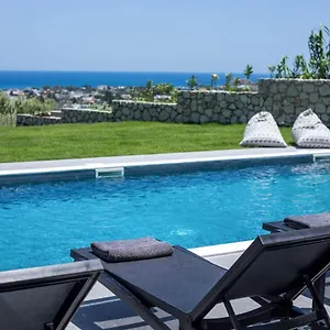 Madi Φαληράκι
