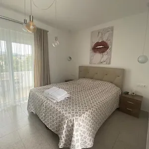 Leventis 2 Apartment *
