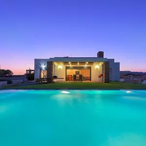Cristelia Seafront & Pool *