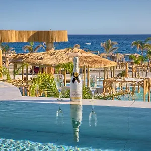 Alia Beachfront And Otel 5*