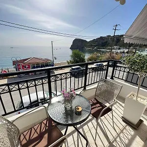 Orfeas Sea View House *
