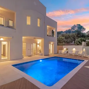 7 Min From Center - 6br With Airport Shuttle