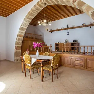 Socrates Traditional House * Haraki
