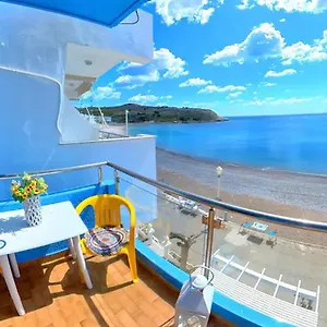 Apartment Blue House - Sleeps 4 & Balcony Haraki