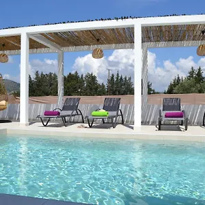 Azure Dreams With Pool - Villa