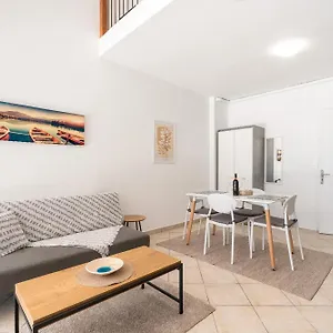 Apartamento Polikseni *