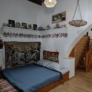 Queen's Traditional House ארכאנגלוס