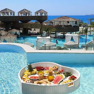 Alia Beachfront And Hotell