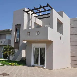 Beautiful House With Garden In Rhodes 펜션 *