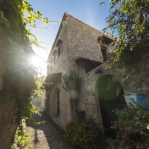 Finestra Medieval Apartment *